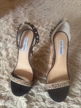 Steve Madden Black and Gold Studded Open-Toe Heels 7.5 like new